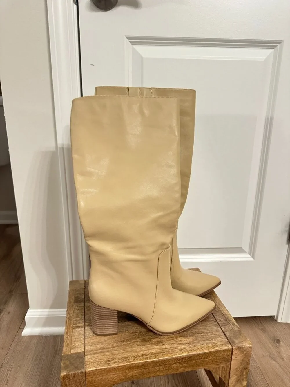 VINCE CAMUTO Lumina Pointed Toe Boot in Natural Size US 9